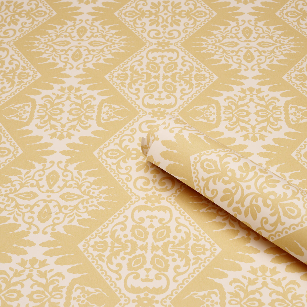 Purchase 5017312 | Berkeley, Straw - Schumacher Wallpaper