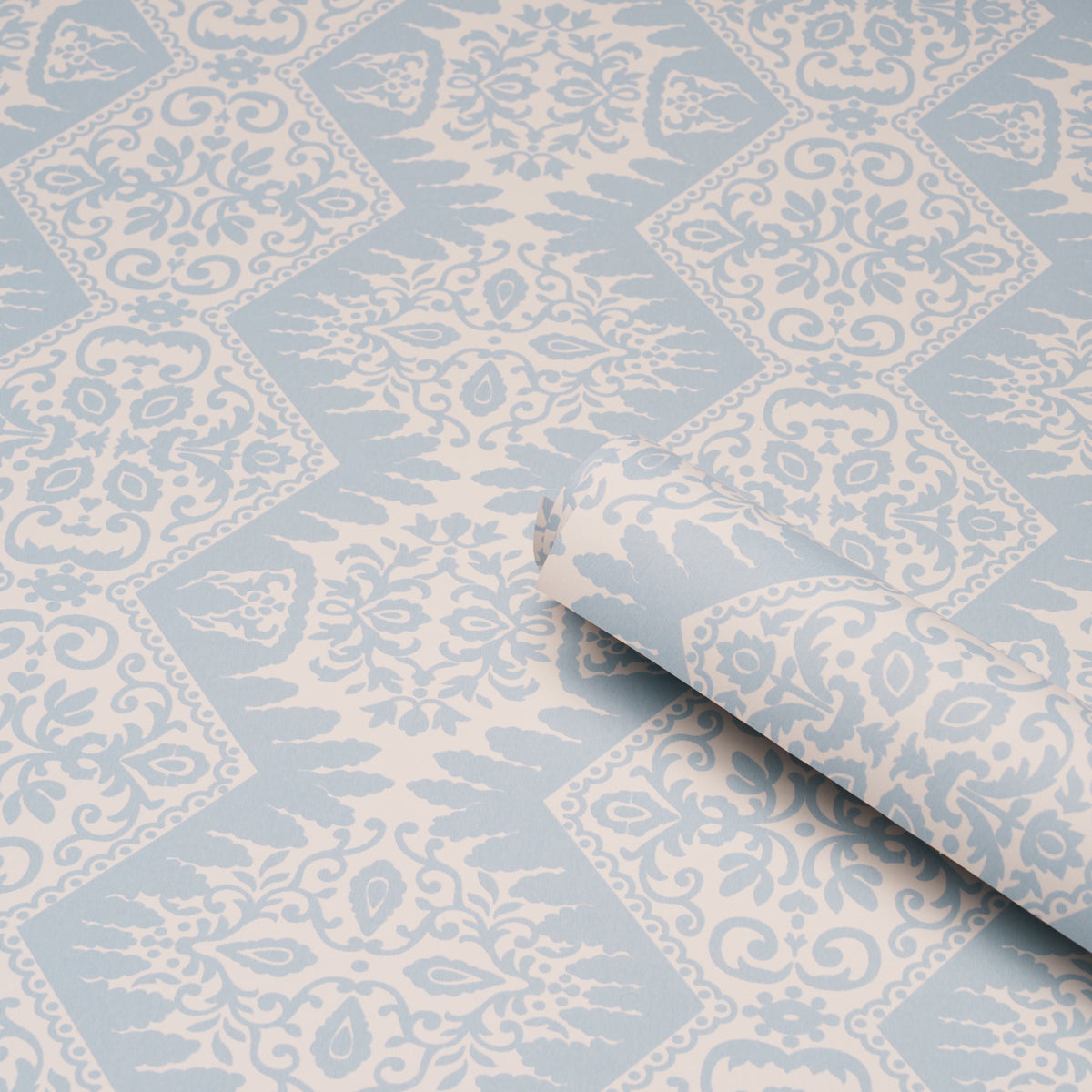 Purchase 5017313 | Berkeley, Hydrangea - Schumacher Wallpaper