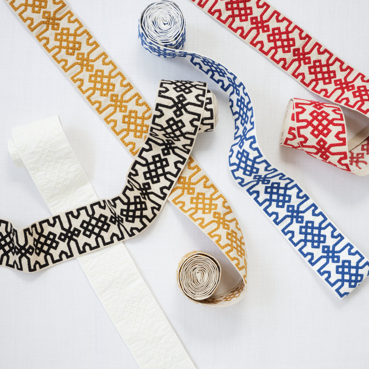 Purchase 80883 | Knotted Trellis Tape, Blue On White - Schumacher Trim