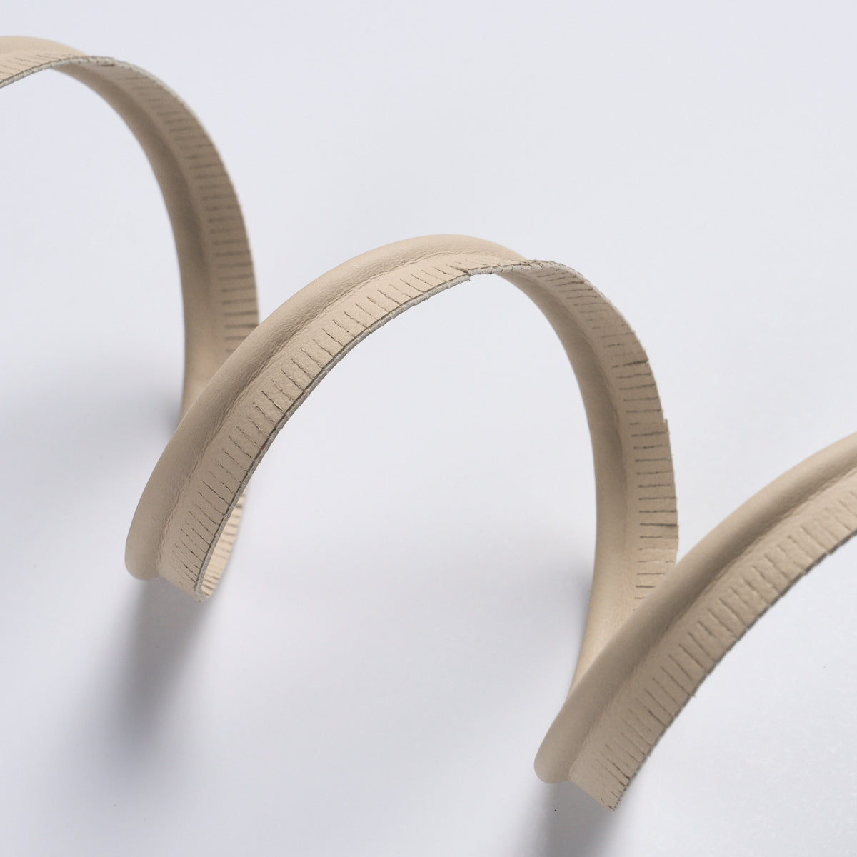 Purchase 87751 | Burnham Medium Leather Piping, Beige - Schumacher Trim