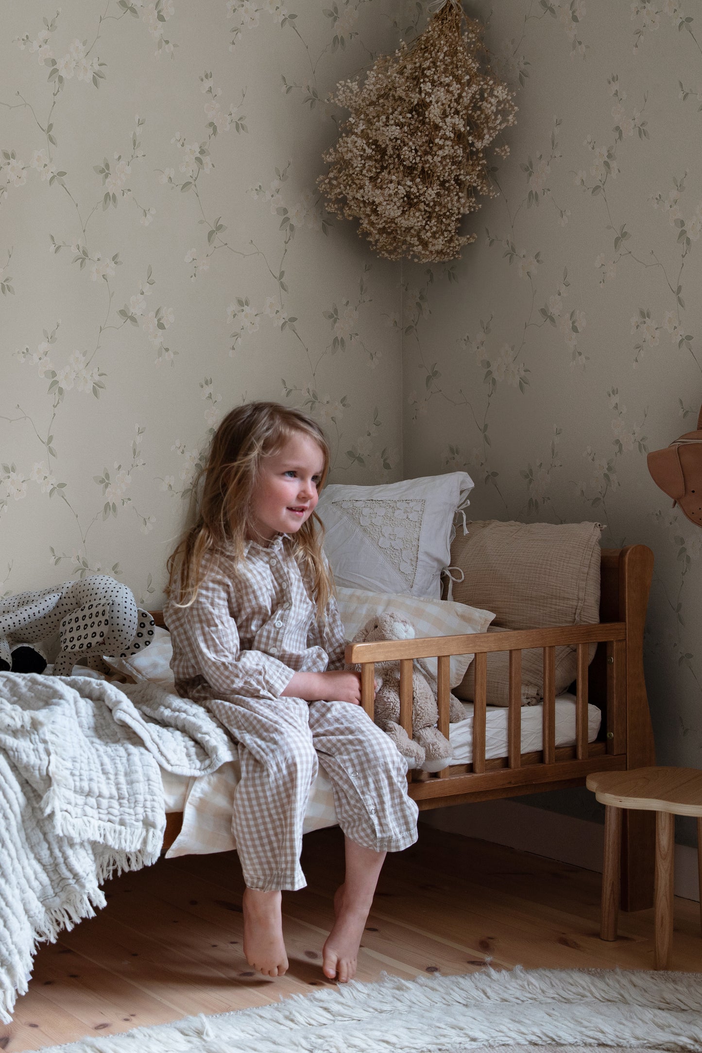 Purchase Sandberg Wallpaper Item# 2028-01-18 pattern name Engla color name Sandstone.