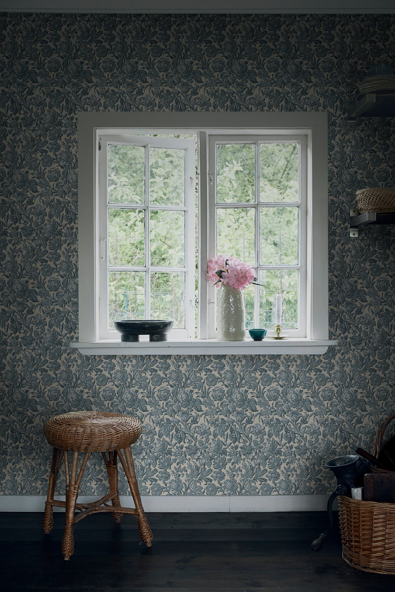 Purchase Sandberg Wallpaper Item 2028-06-21 pattern name Valentin color name Misty Blue.