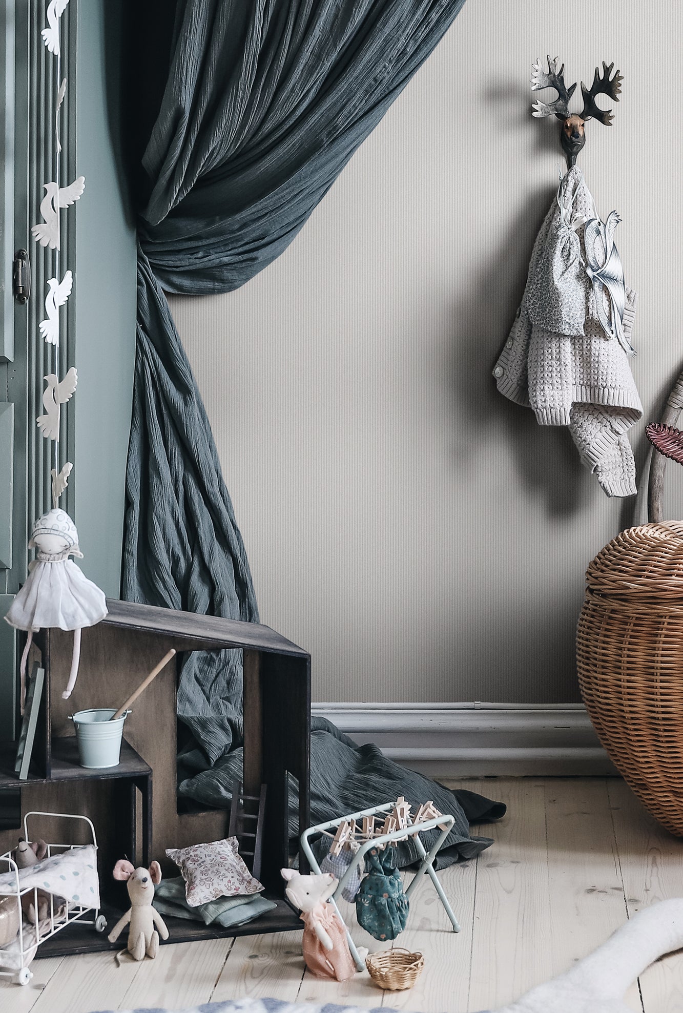 Purchase Sandberg Wallpaper SKU 2028-06-21 pattern name Rand color name Gray.