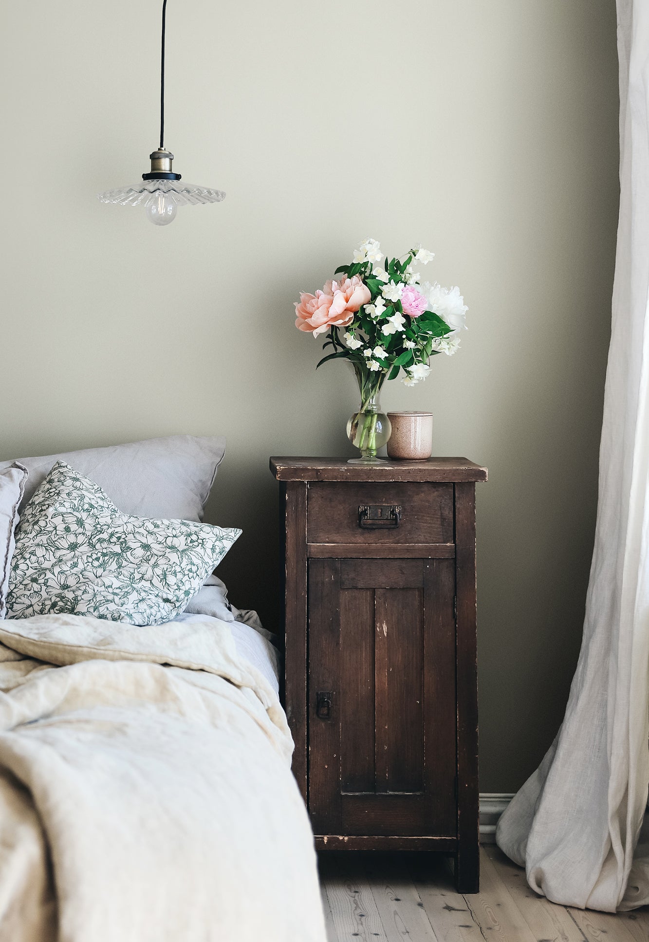 Purchase Sandberg Wallpaper Product 2028-06-21 pattern name Sten color name Garden Green.