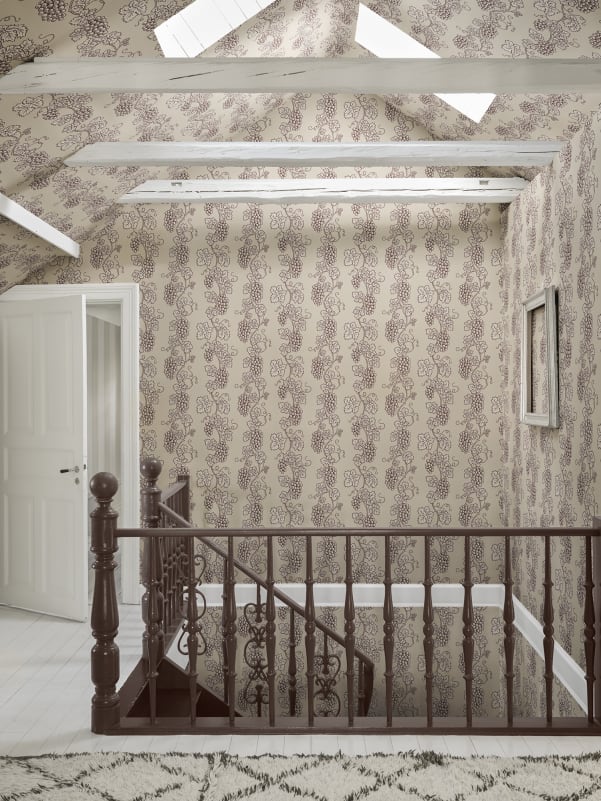 Sandberg Wallpaper SKU S10660 pattern name & color Carla, Burgundy from the collection Villa Como.