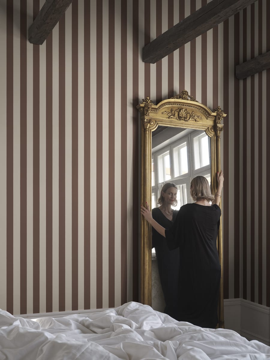 Sandberg Wallpaper pattern name & color Sam, Burgundy from the collection Villa Como.