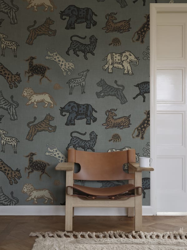 Sandberg Mural Pattern number S10727 pattern name & color Leonard, Misty Blue from the collection Sandberg Heritage.