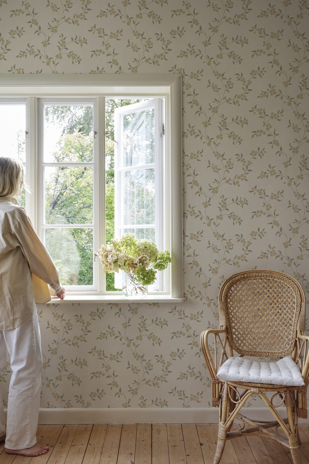 Sandberg Wallpaper pattern name & color Smilli, Oat from the collection Kolonin II.