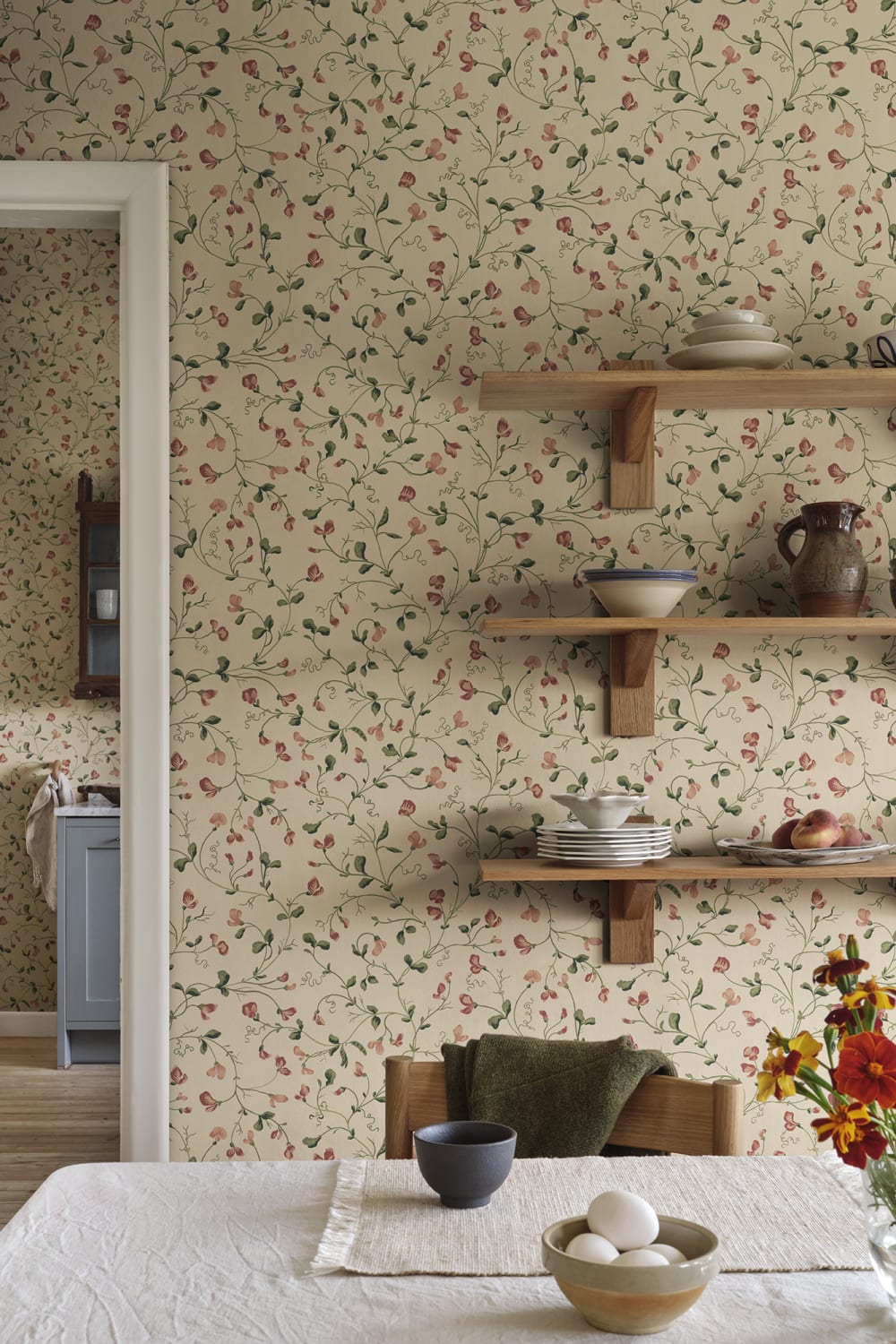 Sandberg Wallpaper pattern name & color Lucy, Oat from the collection Kolonin II.