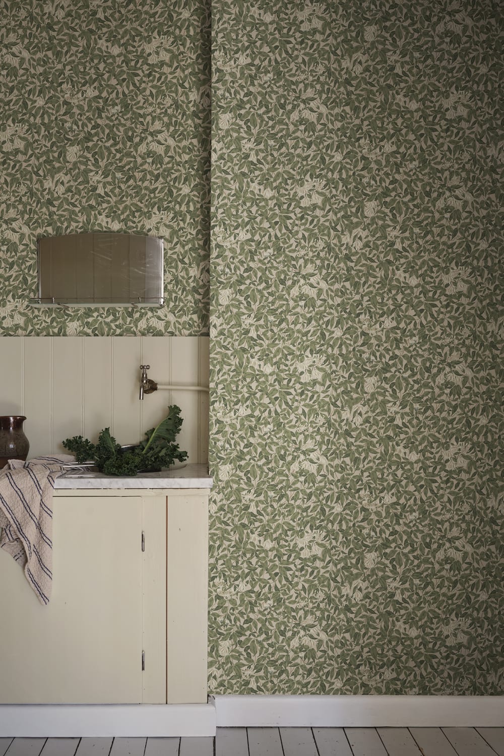 Sandberg Wallpaper pattern name & color Linnea, Forest Green from the collection Kolonin II.