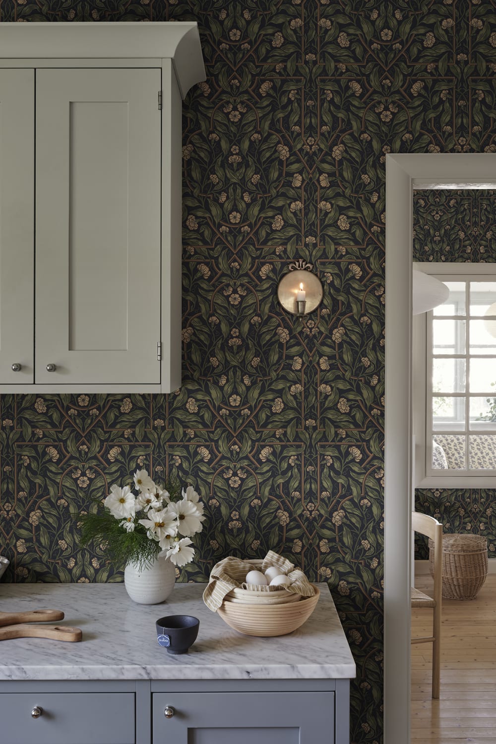 Sandberg Wallpaper pattern name & color Edda, Classic Blue from the collection Kolonin II.