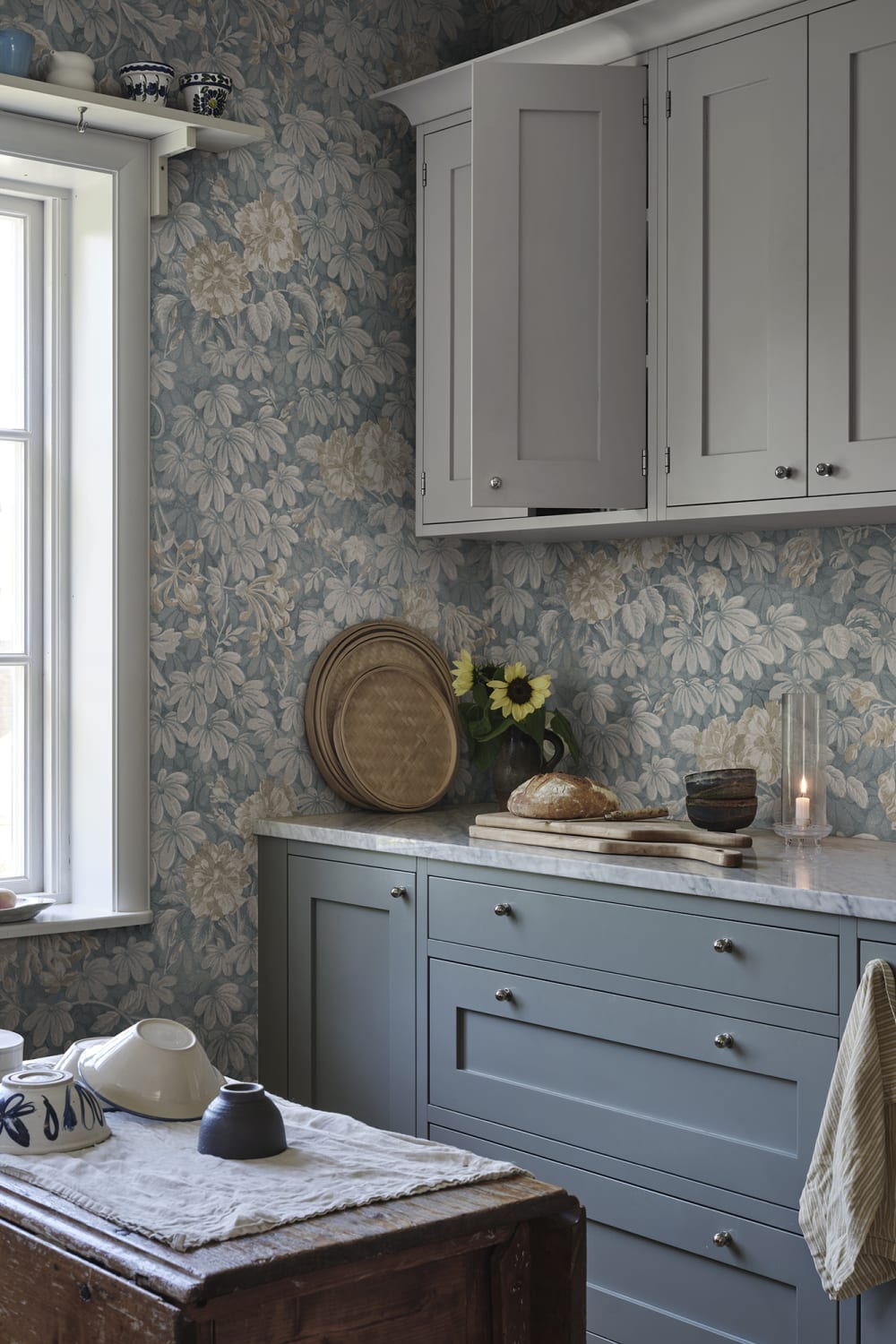 Sandberg Mural Item# S10901 pattern name & color Tyra, Misty Blue from the collection Kolonin II.
