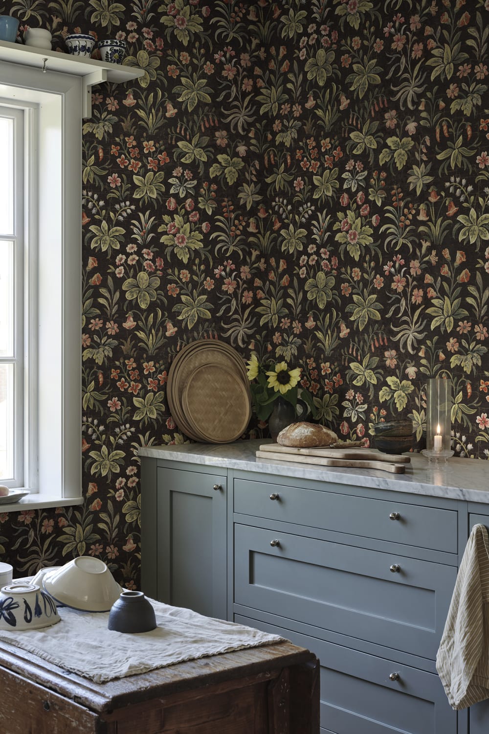 Sandberg Mural SKU# S10906 pattern name & color Ania, Charcoal from the collection Kolonin II.