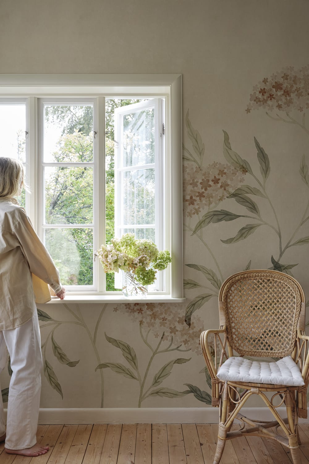 Sandberg Mural Item# S10907 pattern name & color Emmalisa, Terracotta from the collection Kolonin II.