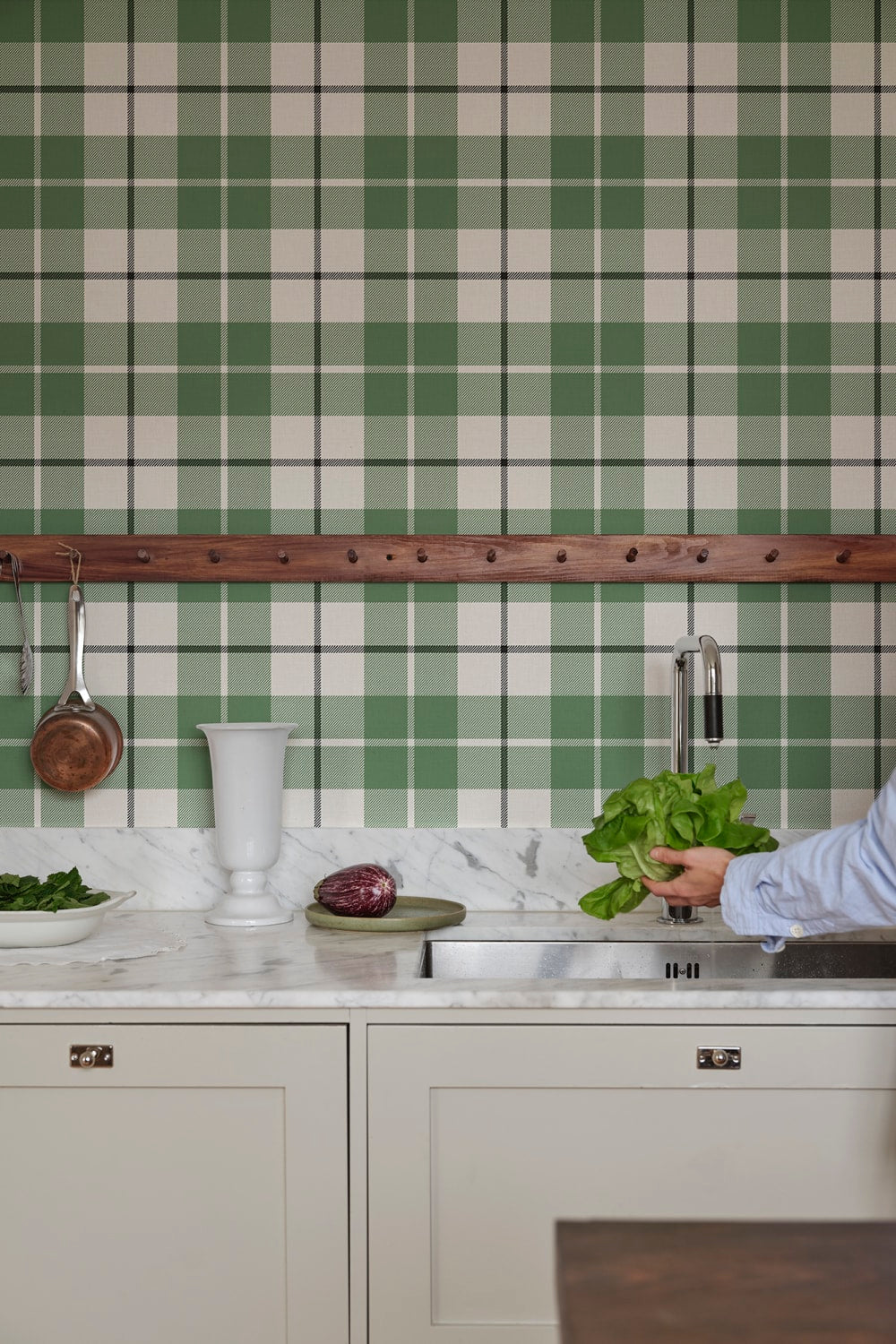 Sandberg Wallpaper Product S11019 pattern name & color Ranold, Forest Green from the collection Sandberg Edition.