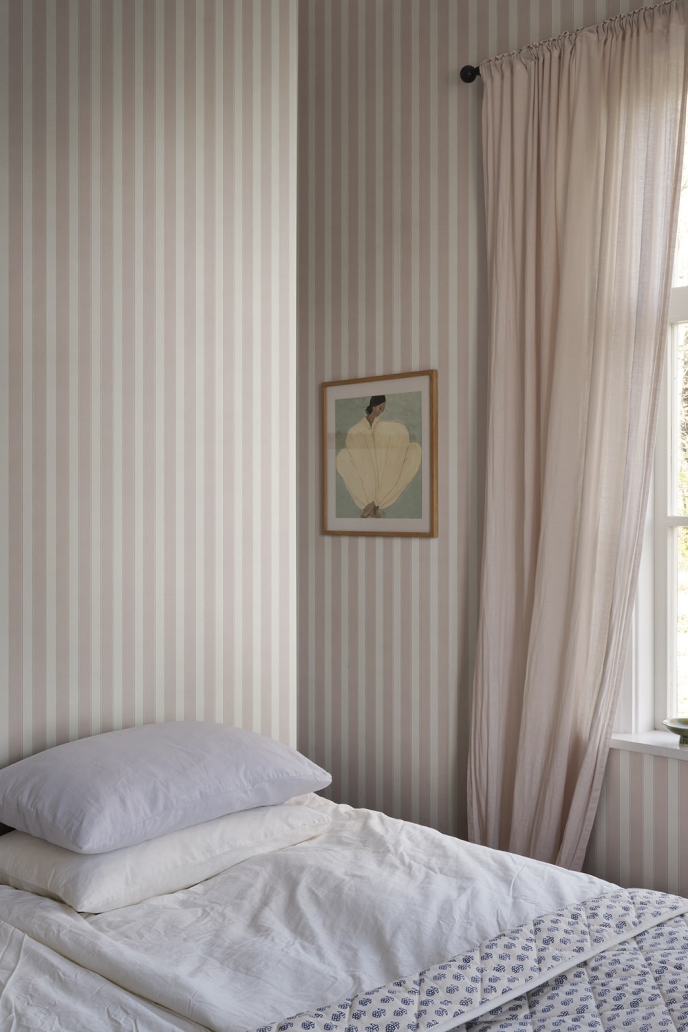 Sandberg Wallpaper pattern name & color Henrik, Pink from the collection Sandberg Edition.