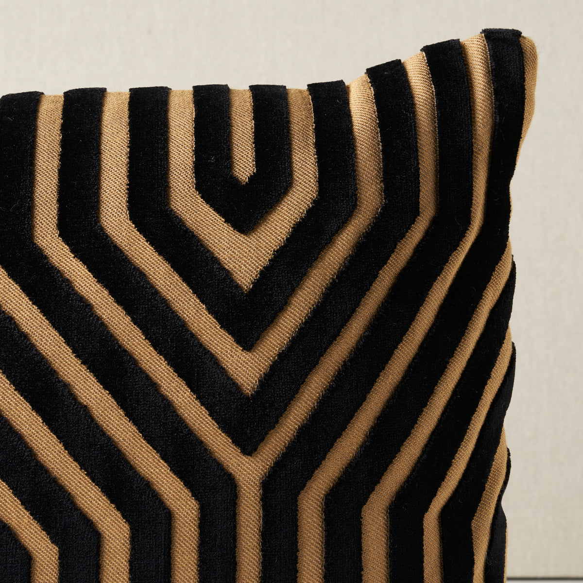 Purchase So8300018 | Vanderbilt Velvet Pillow, Tortoise - Schumacher Pillows