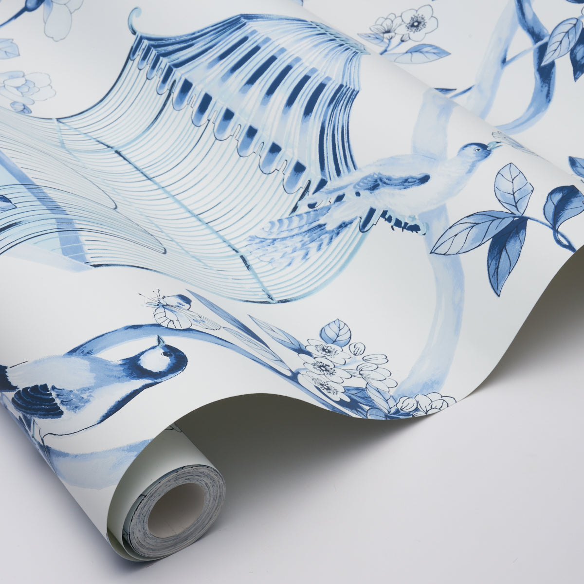 Purchase 5004081 Oiseaux Et Fleurs Porcelain by Schumacher Wallpaper