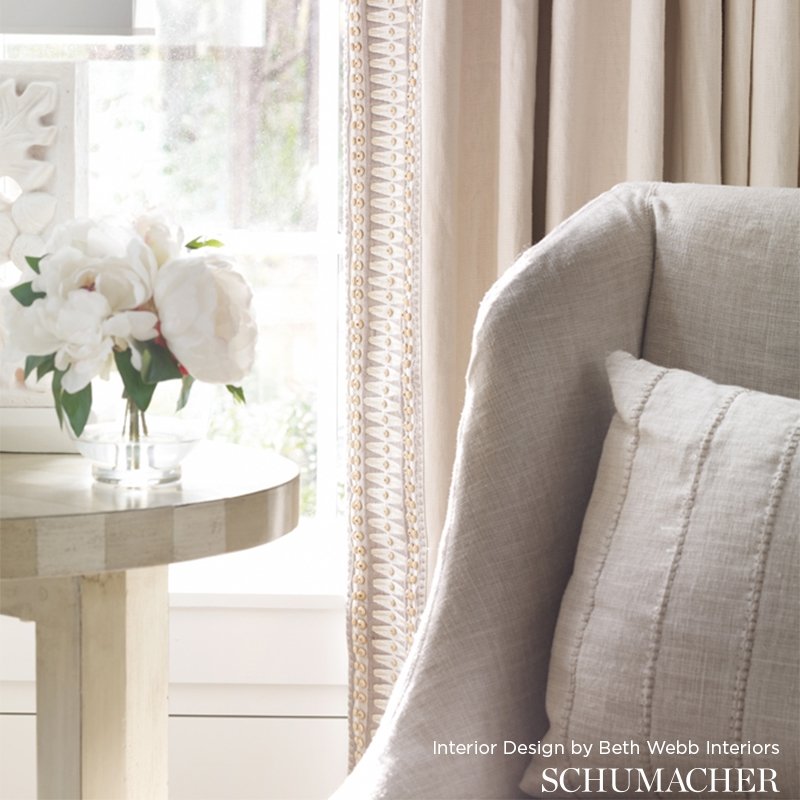 69331 Lange Ivory by Schumacher