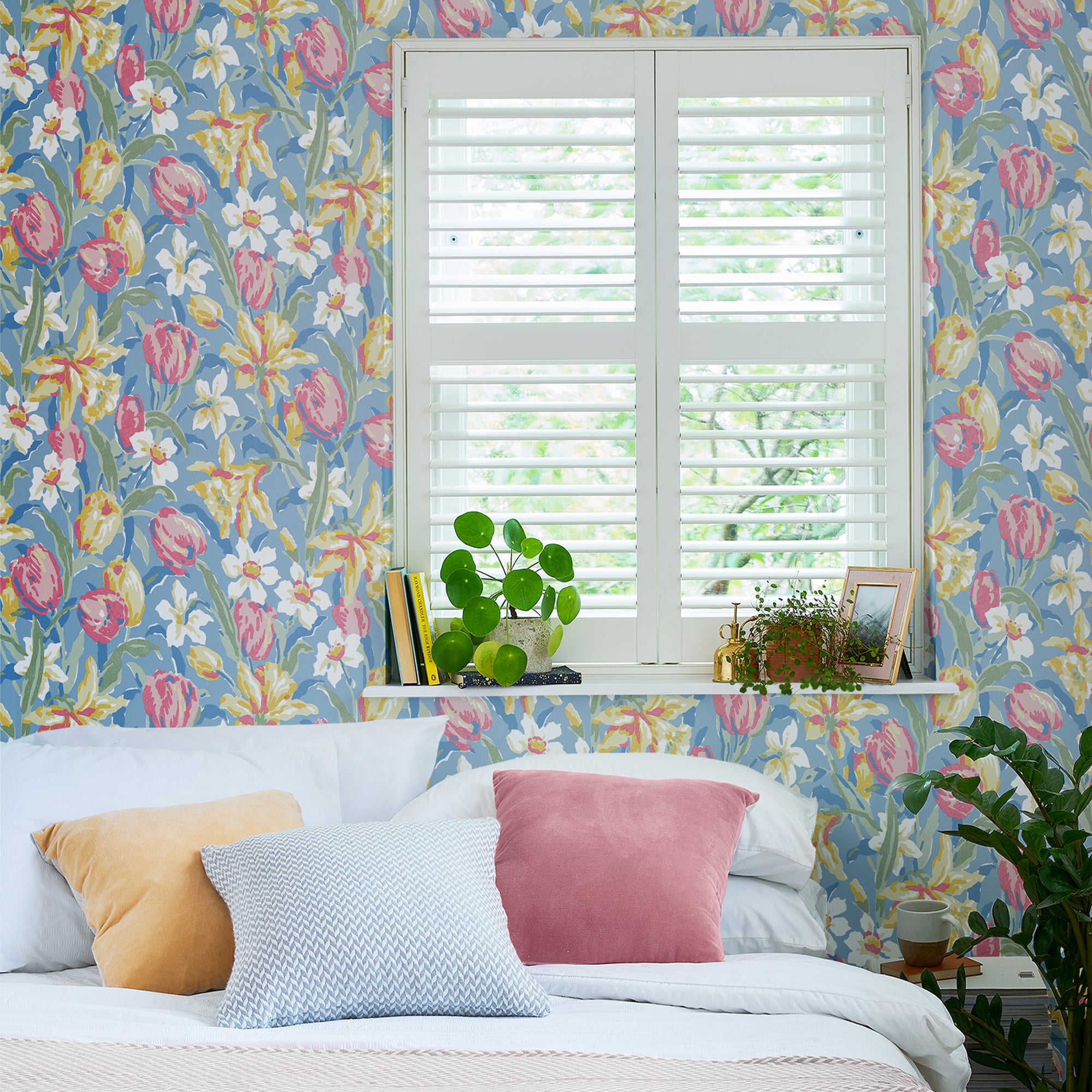 119847 | Tulips China Blue Removable - Laura Ashley Wallpaper