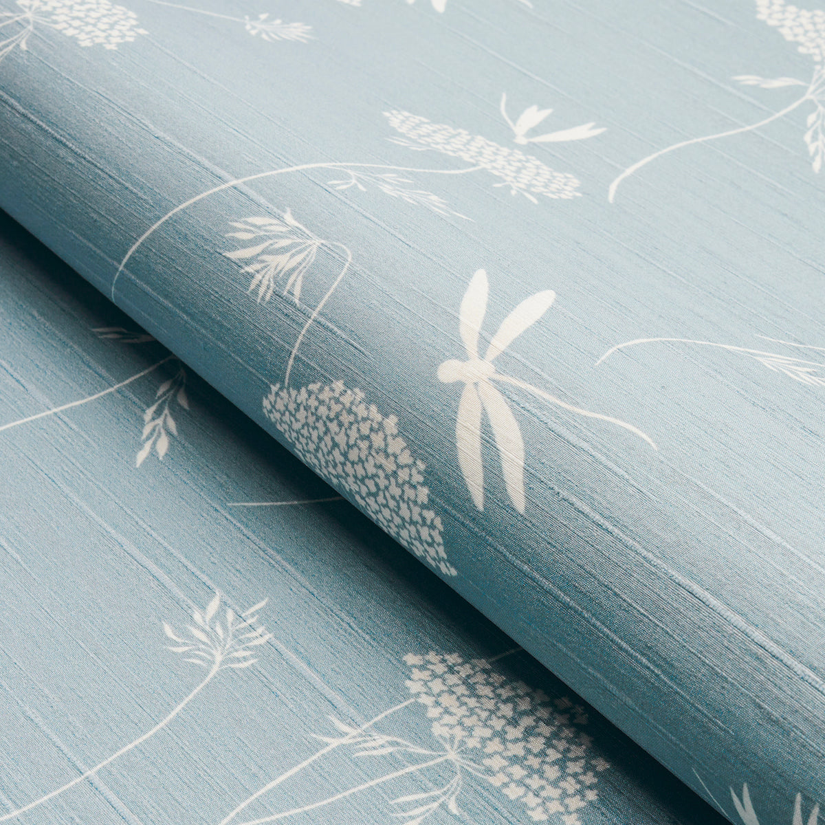 Purchase 5015191 | La Libellule Silk, Ciel - Schumacher Wallpaper