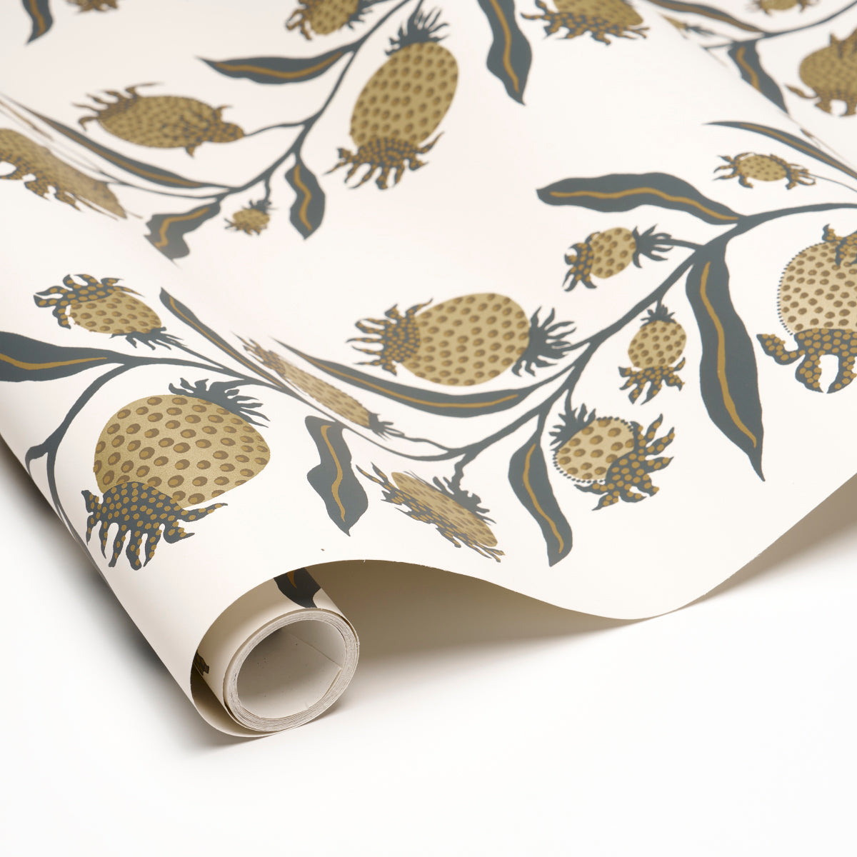 Purchase 5015481 | Thistle Vine, Black & Gold - Schumacher Wallpaper