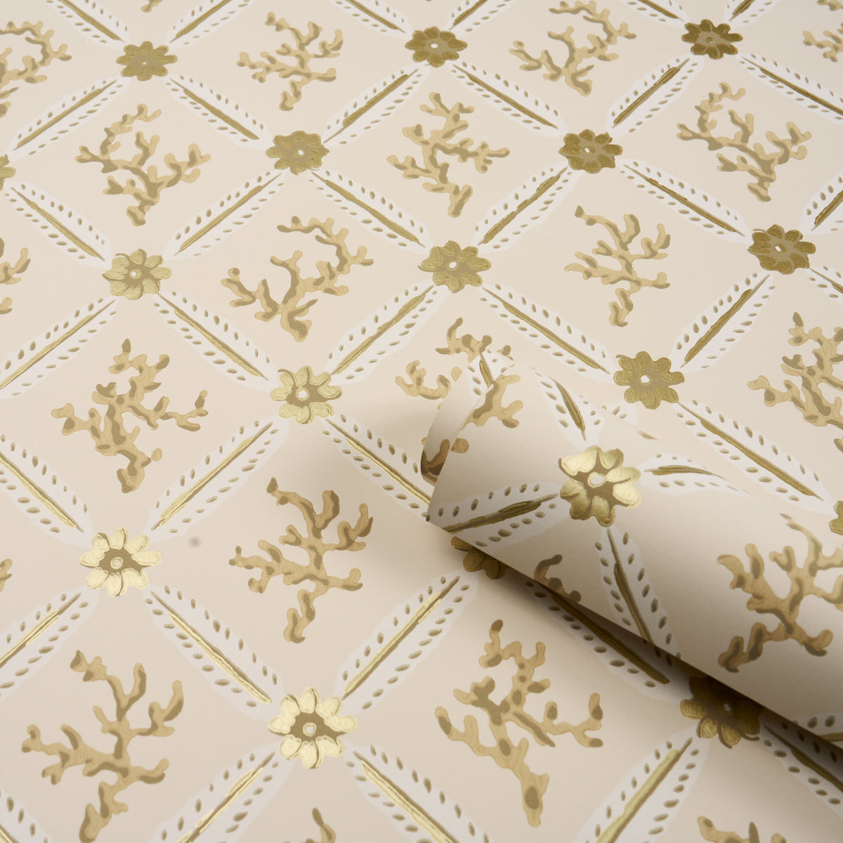 Purchase 5016640 | Corail Leaf Trellis, Champagne - Schumacher Wallpaper