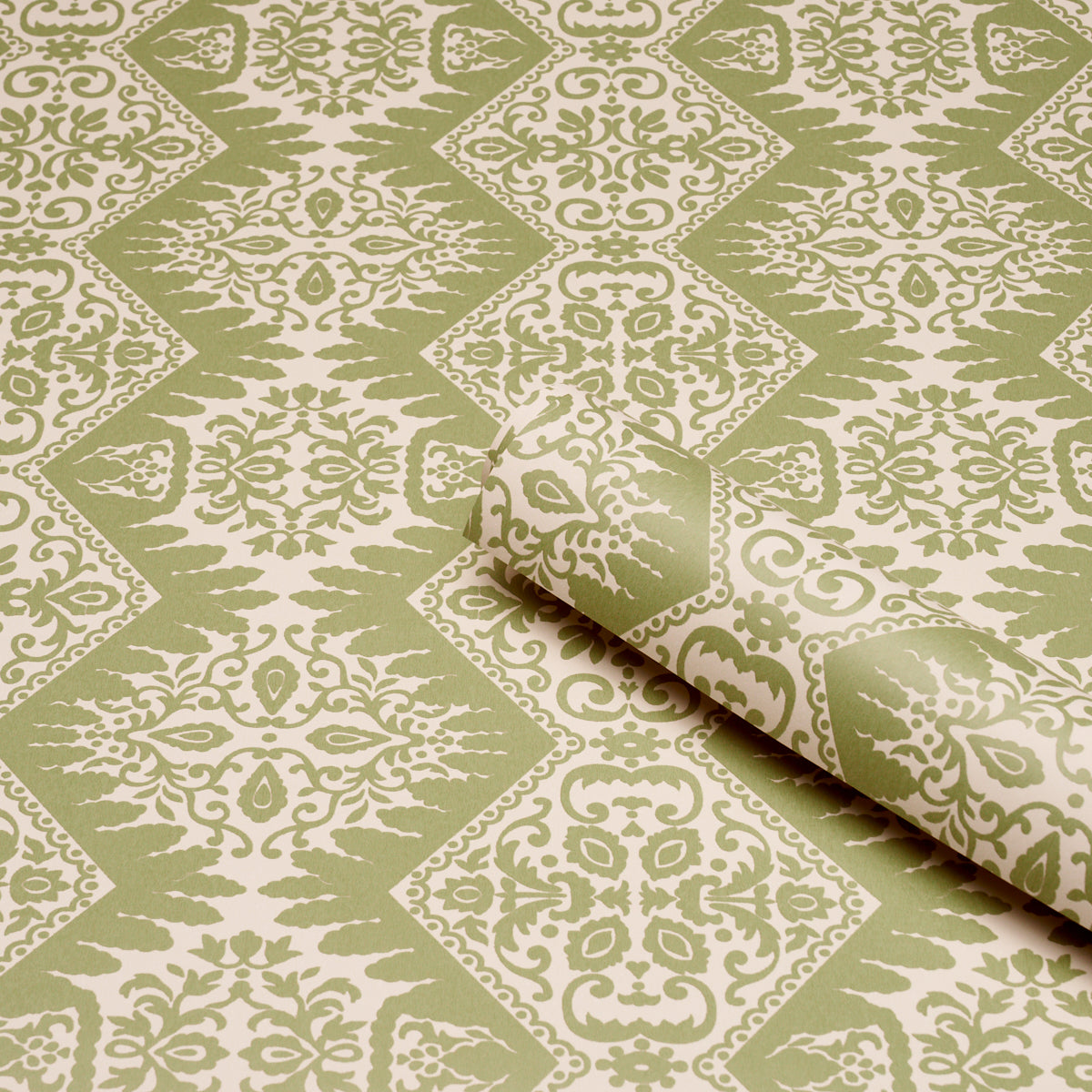 Purchase 5017310 | Berkeley, Apple - Schumacher Wallpaper