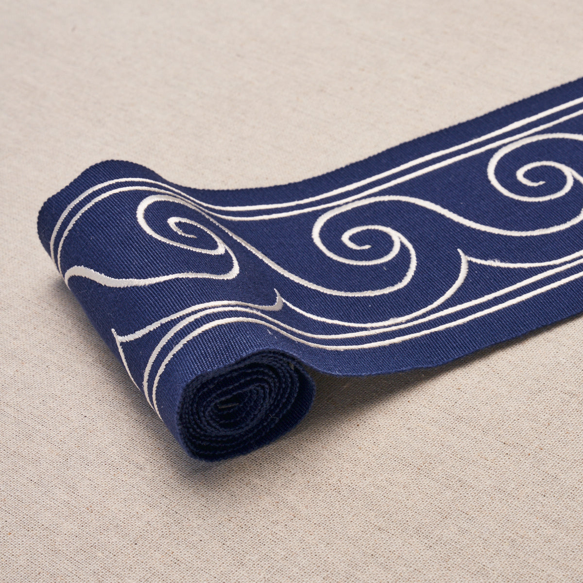 Purchase 70753 | Greek Waves Trim, White On Navy - Schumacher Trim