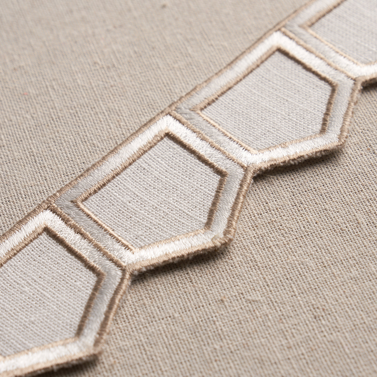 Purchase 81750 | Honeycomb Trim, Ivory - Schumacher Trim