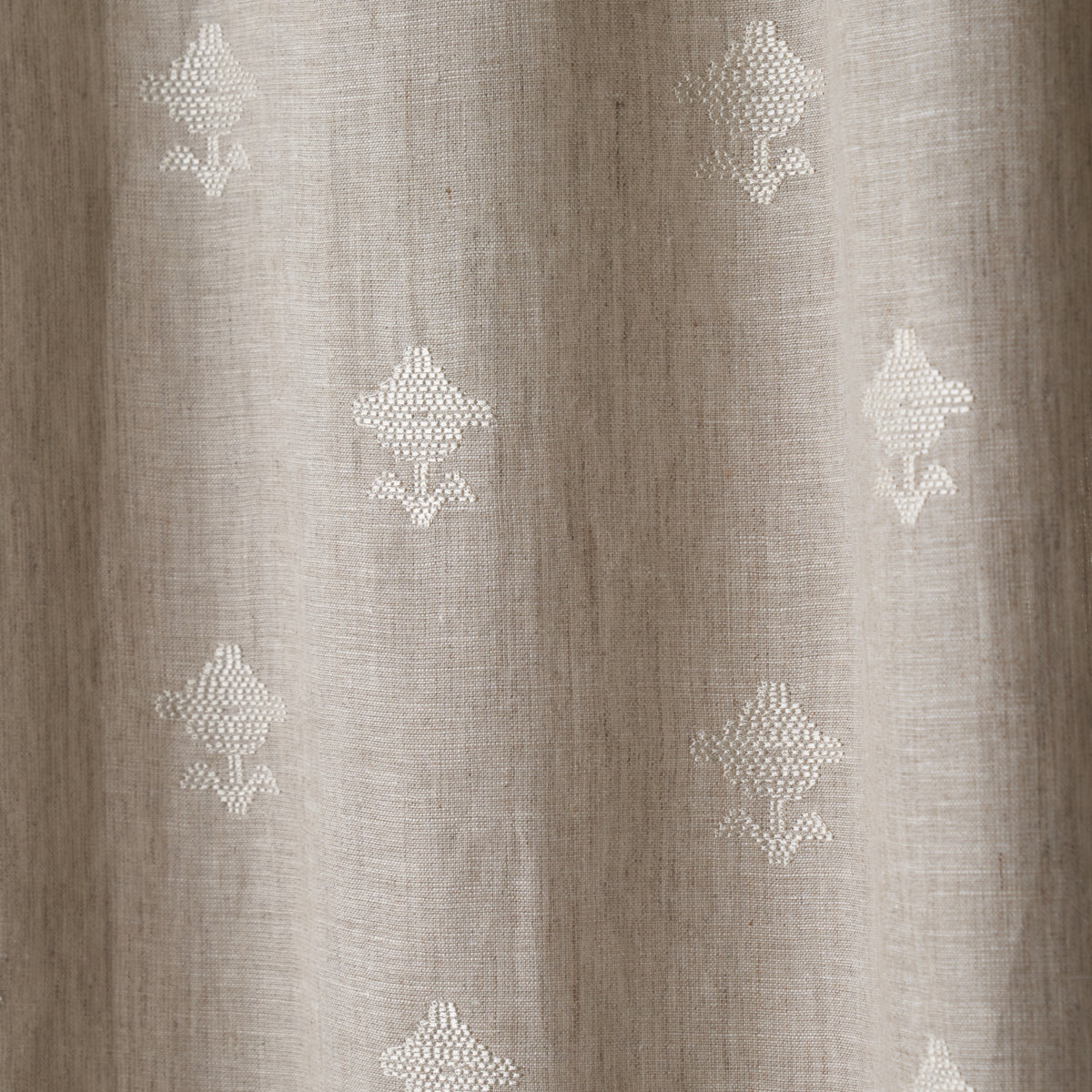 Purchase 82552 | Bouquet Toss, Natural - Schumacher Fabric