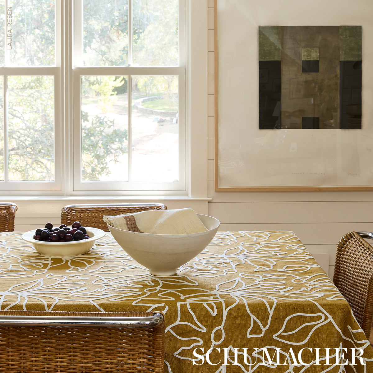 紬の布 84411 | Lola Embroidery, Saffron - Schumacher Fabric