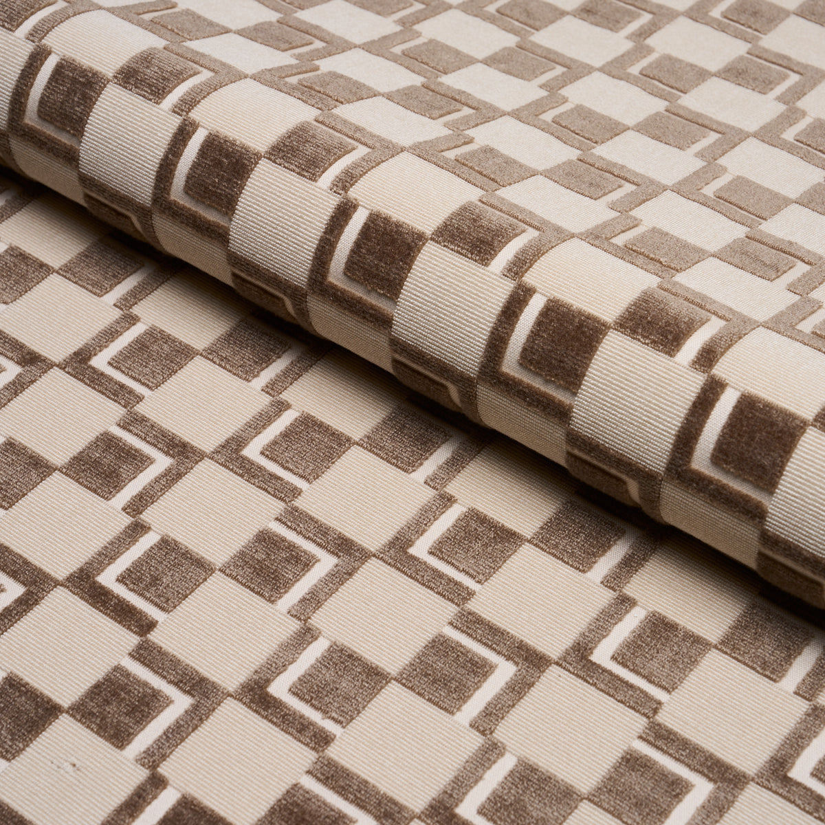 Purchase 84800 | Edison Velvet, Champagne - Schumacher Fabric