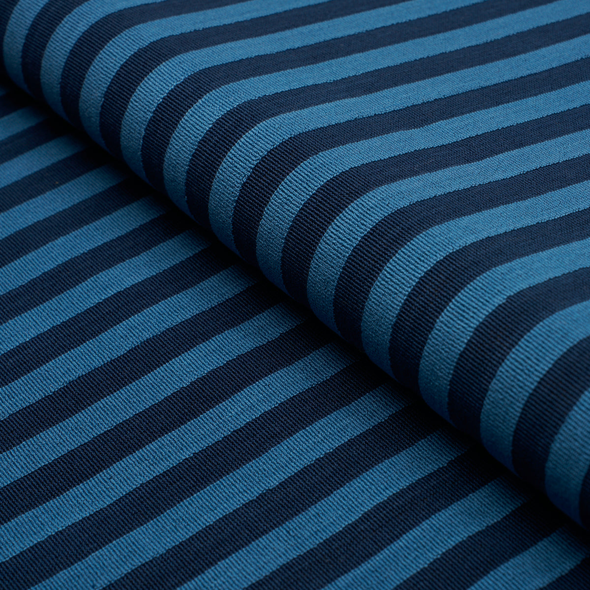 Purchase 85511 | Pipe Illusion, Bleu - Schumacher Fabric