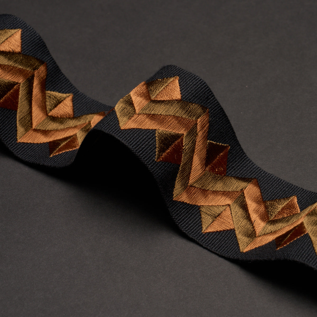 Purchase 85583 | Zigzag Moderne Tape, Goldstone - Schumacher Trim