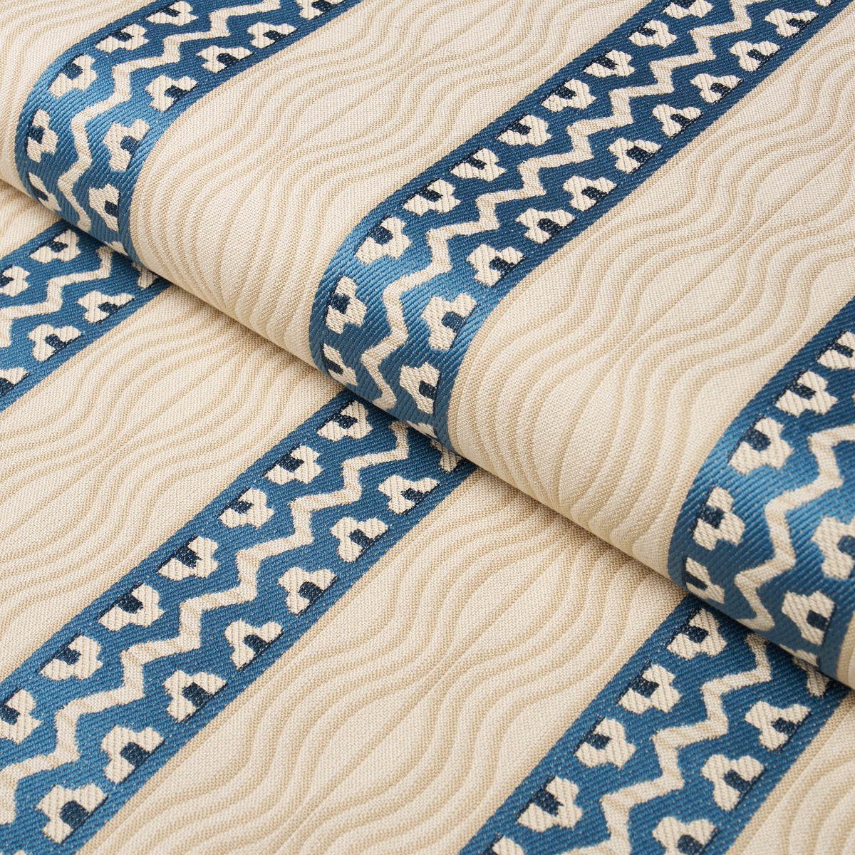 Purchase 87450 | Crème Anglaise, English Cream/Denim Blue - Schumacher Fabric