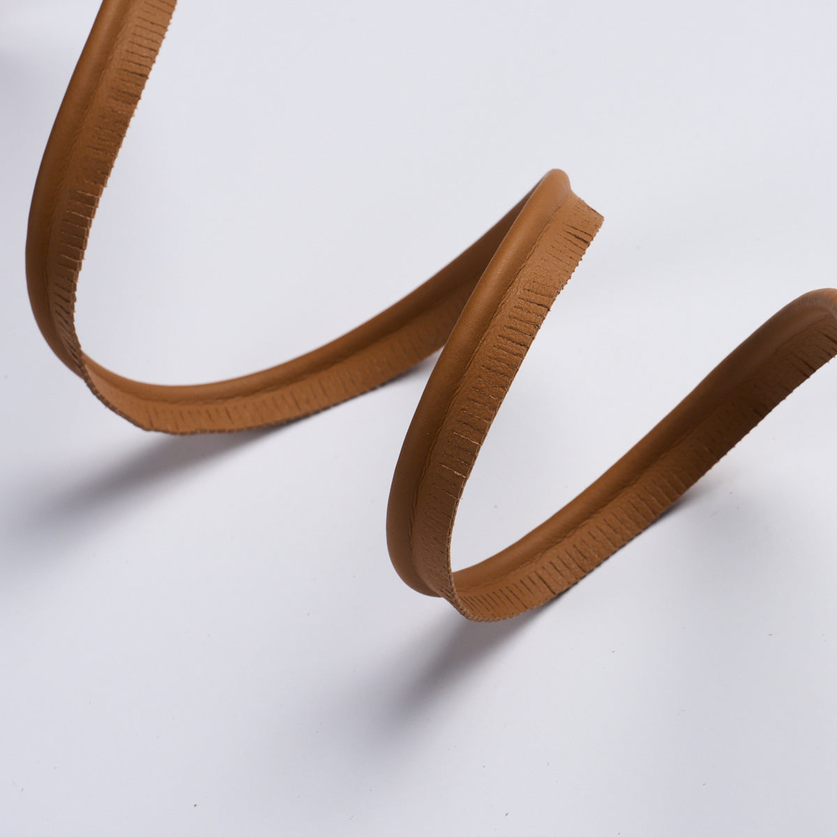 Purchase 87753 | Burnham Medium Leather Piping, Camel - Schumacher Trim