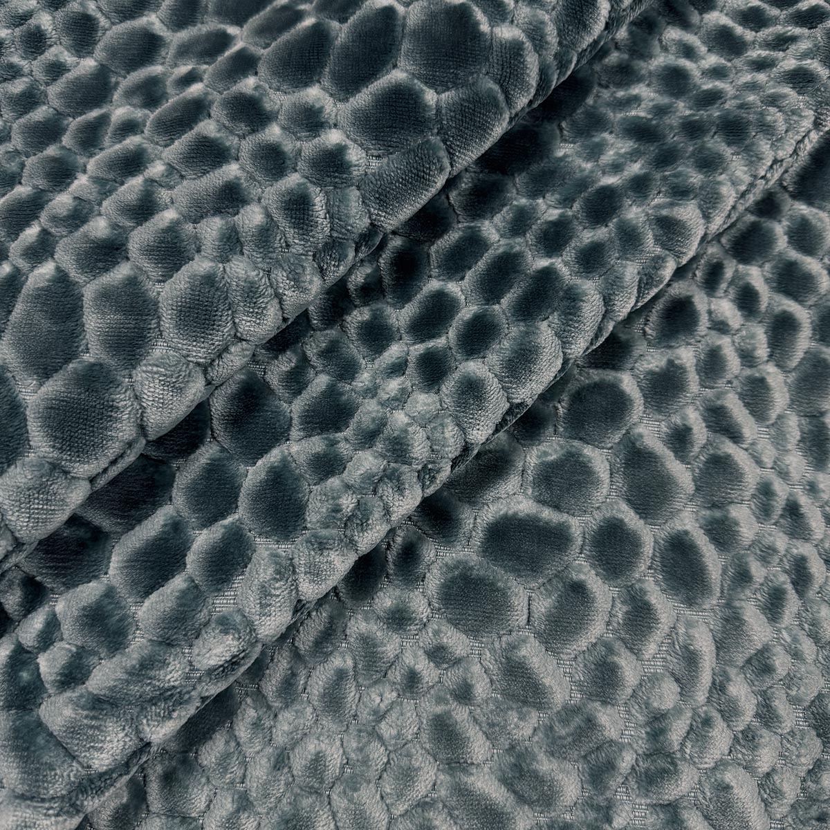 Purchase Mag Fabric Product 12317 pattern name Larsen Peacock