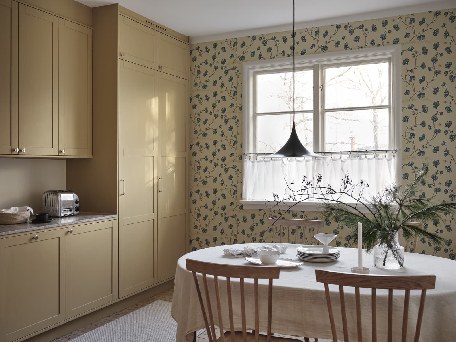 Sandberg Wallpaper pattern name & color Ebba, Blue from the collection Familjen. 