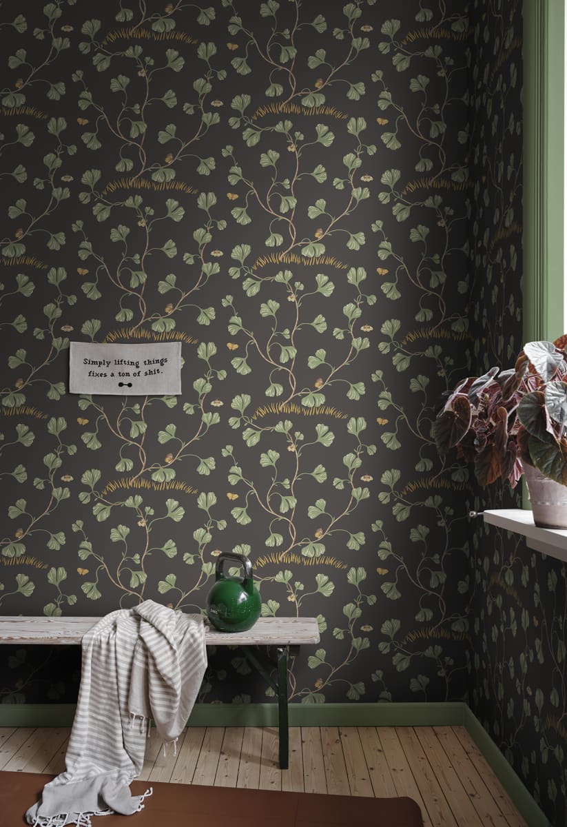 Sandberg Wallpaper pattern name & color Ebba, Charcoal from the collection Familjen. 
