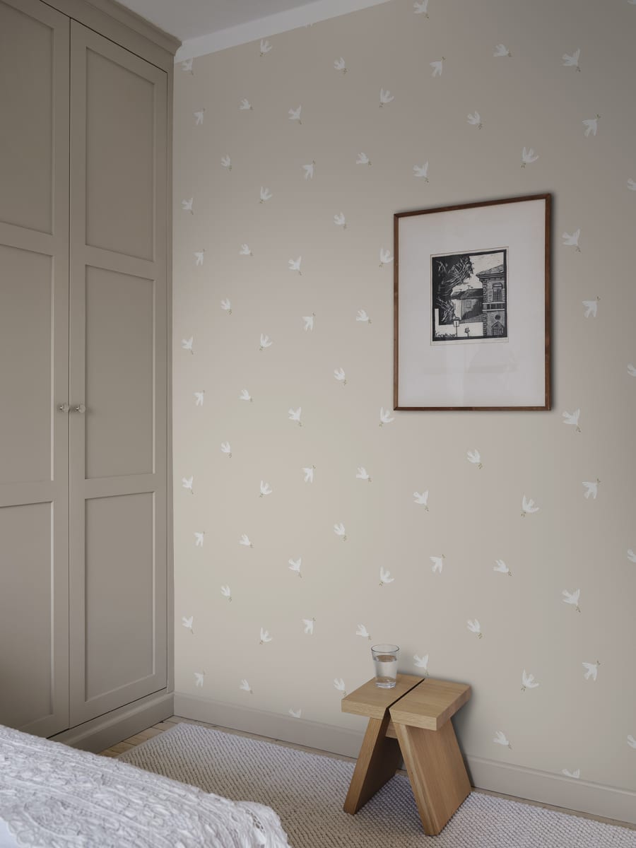 Sandberg Wallpaper pattern name & color Frida, Sandstone from the collection Familjen. 
