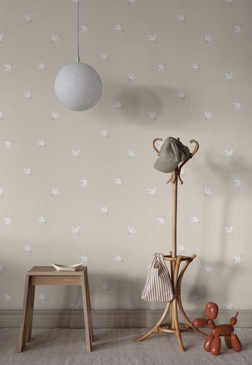 Sandberg Wallpaper Pattern S10625 pattern name & color Frida, Sandstone from the collection Familjen. 