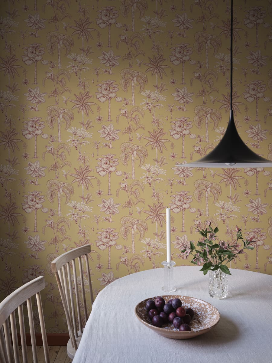 Sandberg Wallpaper pattern name & color Adele, Yellow from the collection Familjen. 