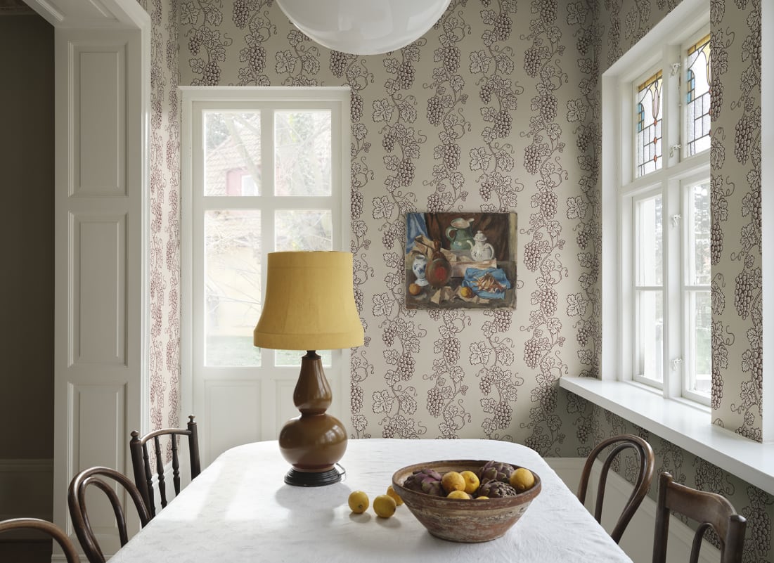 Sandberg Wallpaper pattern name & color Carla, Burgundy from the collection Villa Como. 