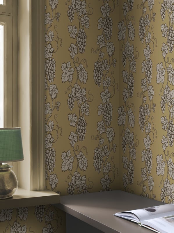 Sandberg Wallpaper Item S10661 pattern name & color Carla, Honey from the collection Villa Como. 
