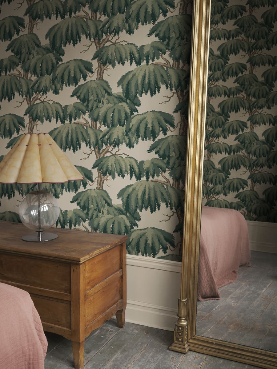 Sandberg Wallpaper pattern name & color Alba, Emerald from the collection Villa Como. 