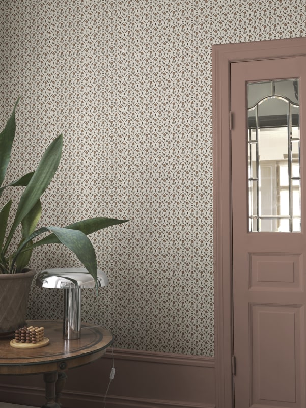 Sandberg Wallpaper pattern name & color Elena, Terracotta from the collection Villa Como. 