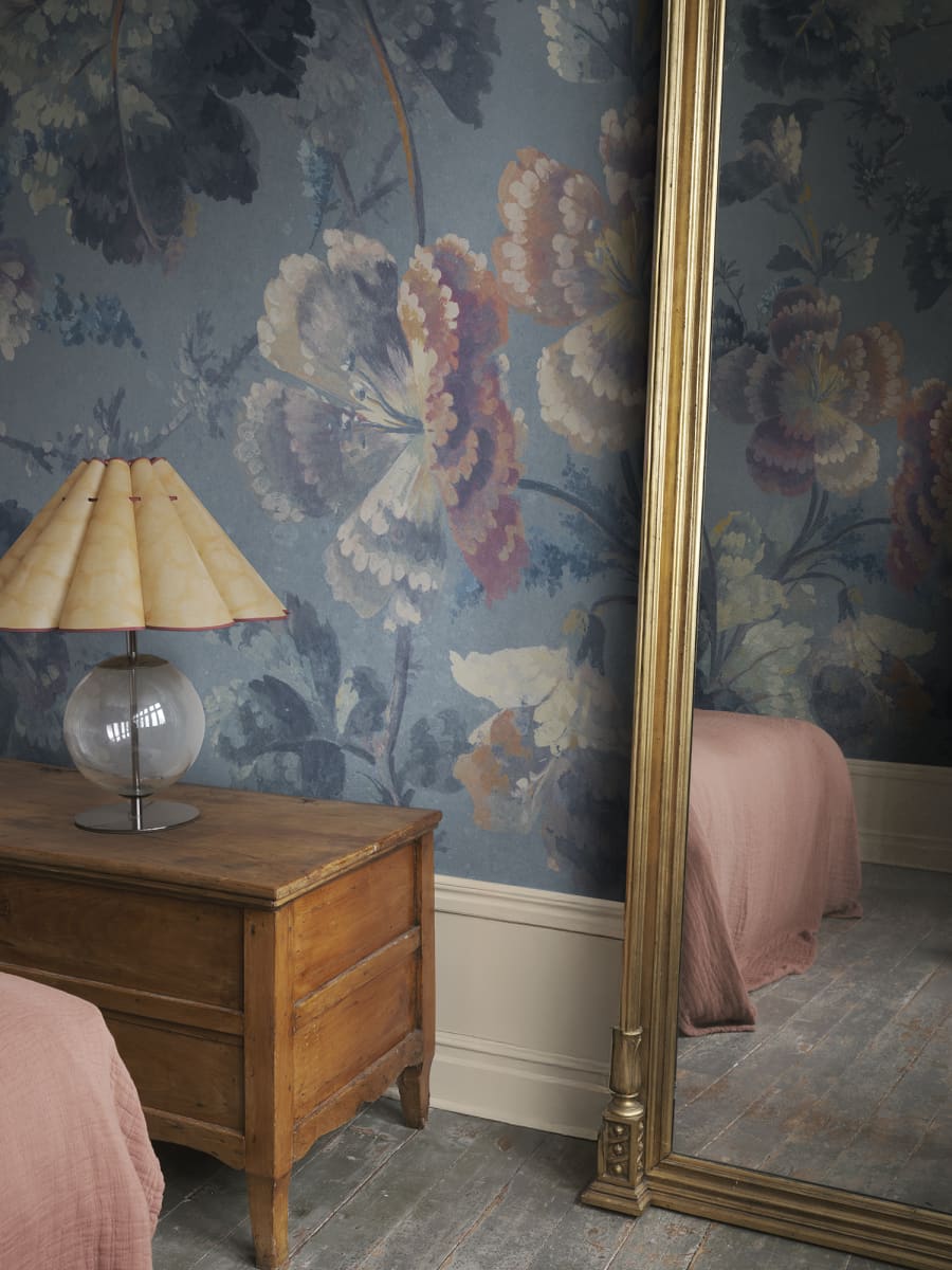 Sandberg Mural pattern name & color Ines, Blue from the collection Villa Como. 