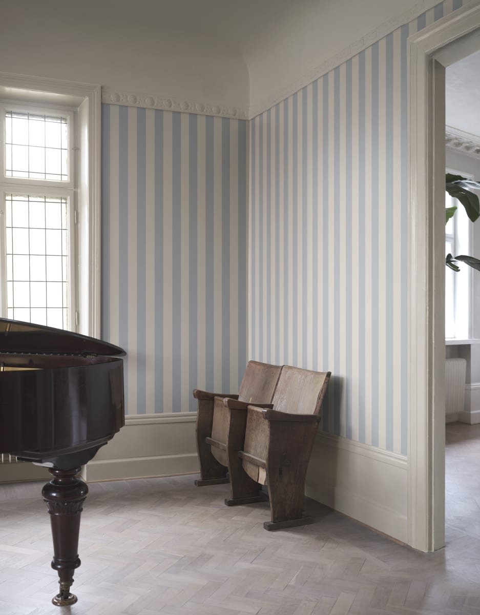 Sandberg Wallpaper pattern name & color Sam, Light Blue from the collection Villa Como. 