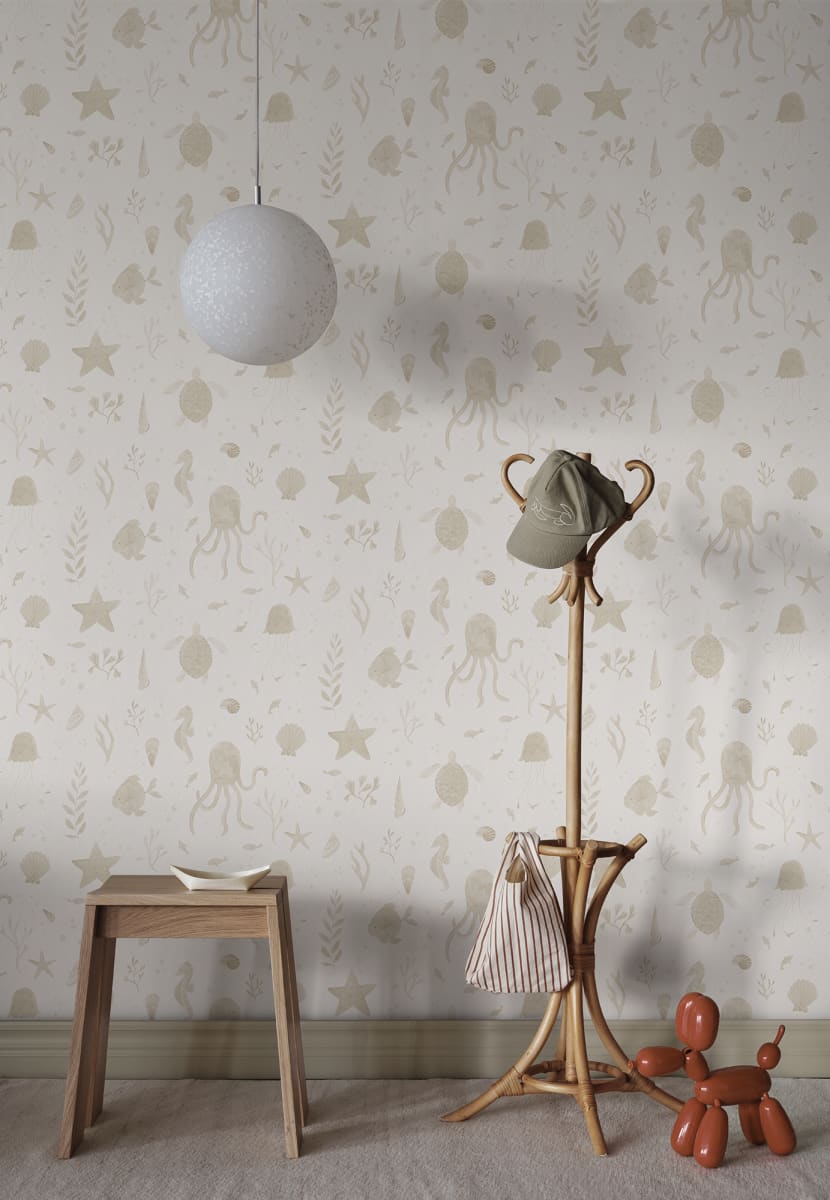Sandberg Wallpaper pattern name & color Della, Beige from the collection Familjen. 